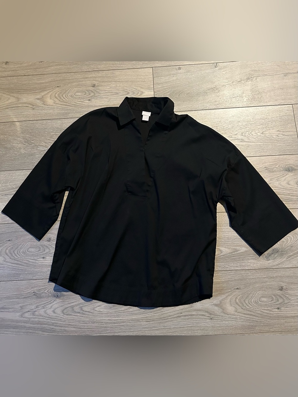 Chico’s black V- neck popover top Chico’s Size 2